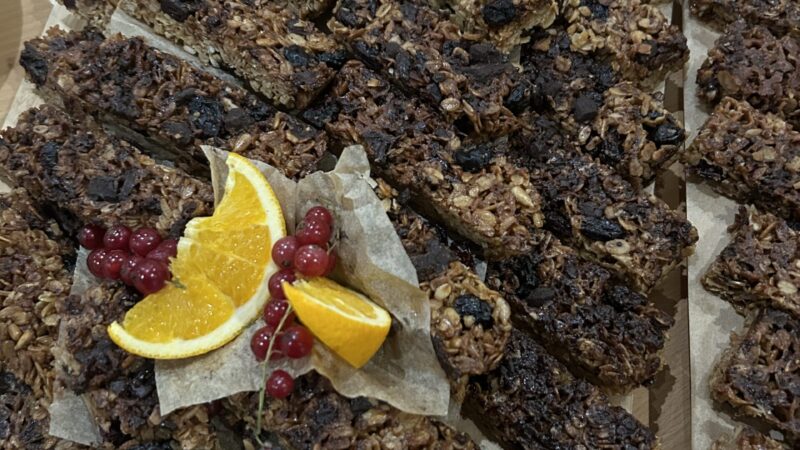 Batony owsiano-orzechowe z czekoladą